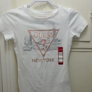 Guess girls white short sleeve tee. 100 % Cotton. Size: XS.